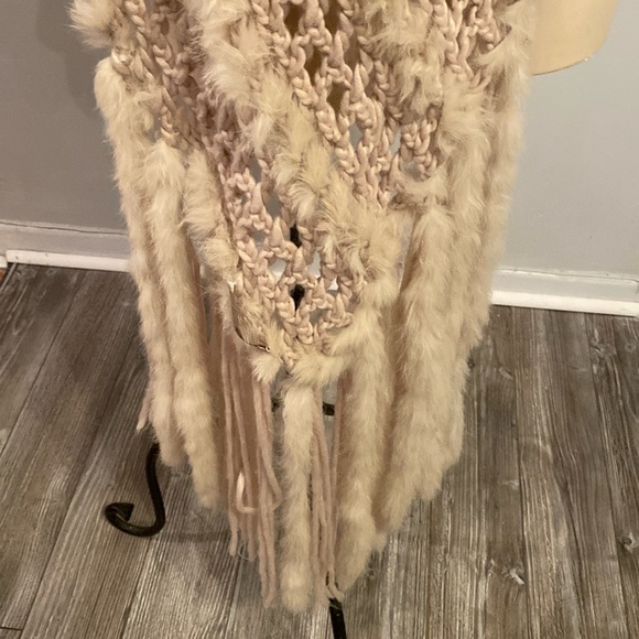 Eva Eva knit 🧶 and fur asymmetrical Poncho - Picture 8 of 10